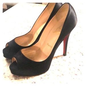 Christian louboutin satin black peep toe 37.5